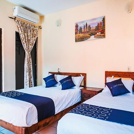 Capital O Hotel Aurora, 툭스틀라 외부 사진