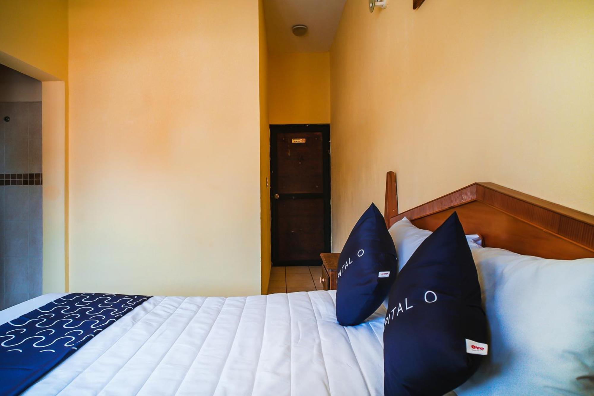 Capital O Hotel Aurora, 툭스틀라 외부 사진