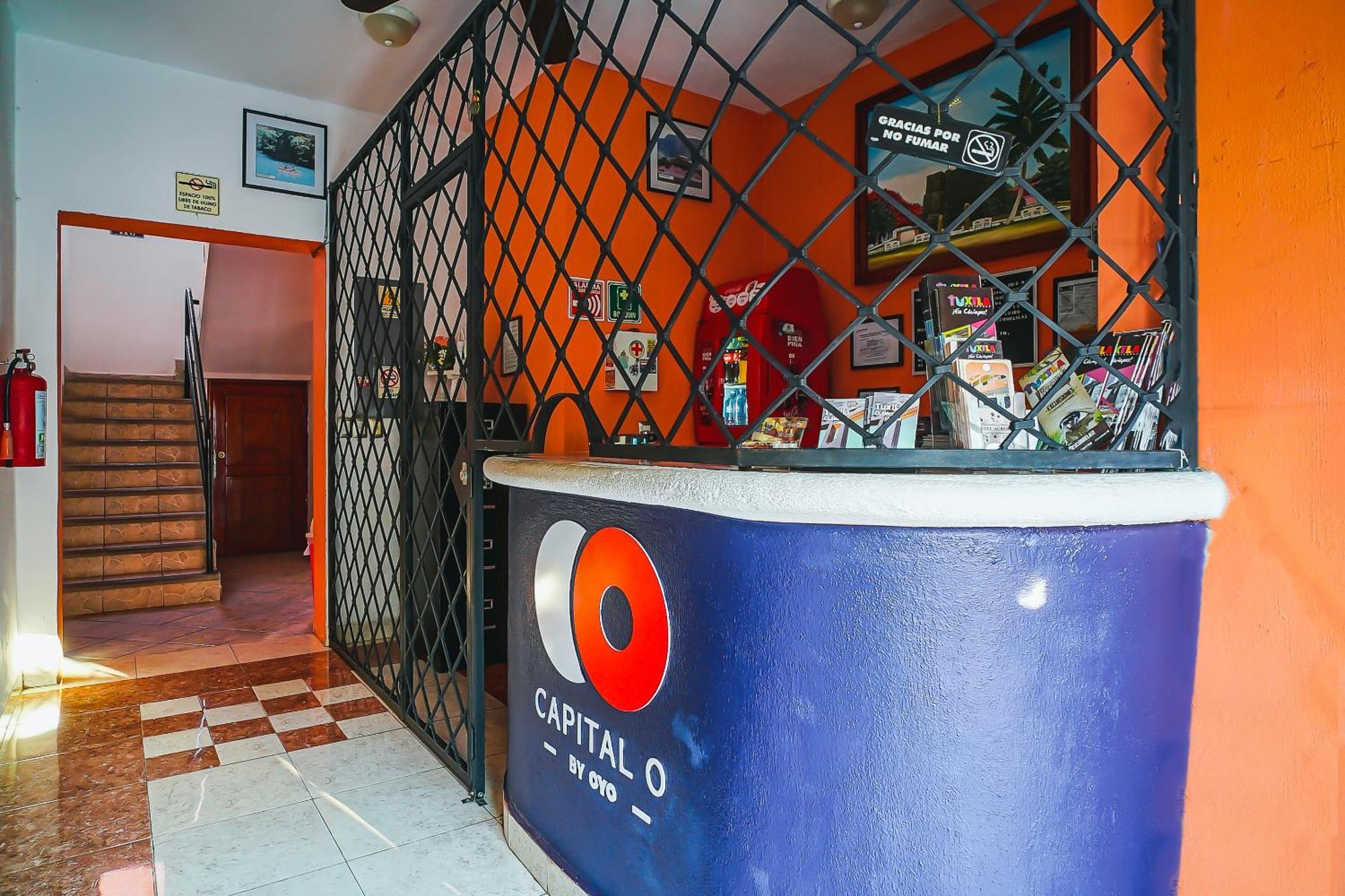Capital O Hotel Aurora, 툭스틀라 외부 사진