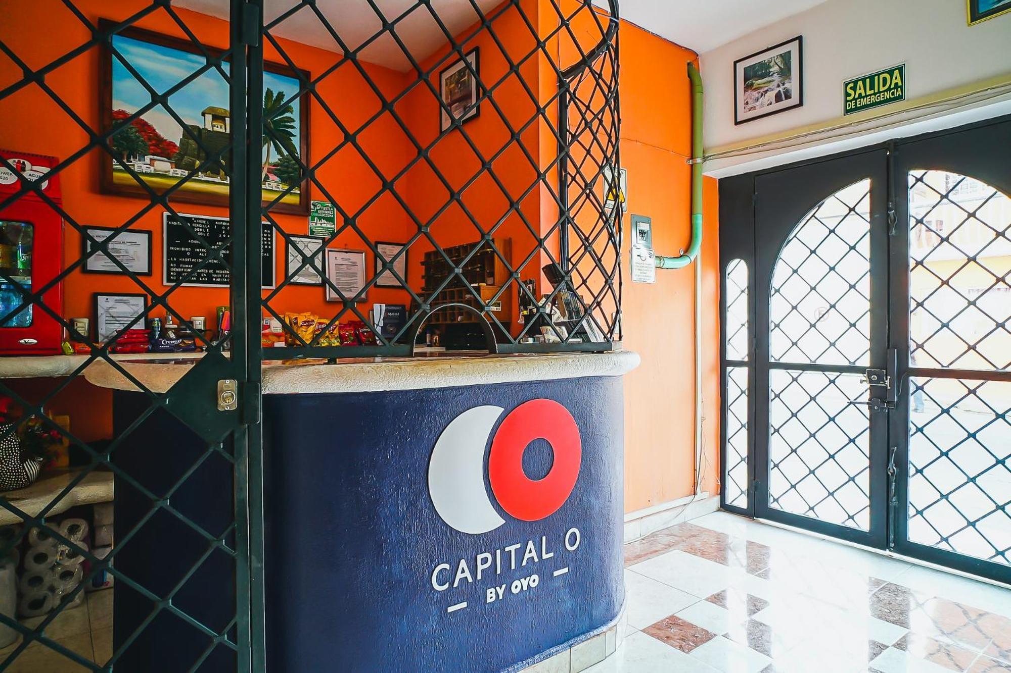 Capital O Hotel Aurora, 툭스틀라 외부 사진